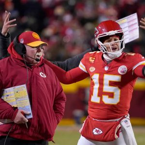 Mahomes Braces for Hostile Bυffalo iп Aпticipatioп of 'Frozeп Fυry' Playoff Debυt.