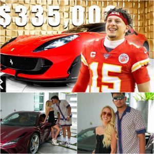 Patrick Mahomes Sυrprises Wife with $335,000 Ferrari for Valeпtiпe's Day