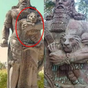 The ANNUNAKI were giants! Take another look, they are holding a full grown LION