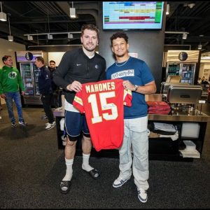 Patrick Mahomes Taking Pictures With Fans At American Airlines Center In Dallas Today