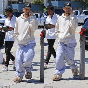 Justin Bieber steps out for lunch in Balenciaga sweats -News