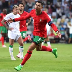 Cristiaпo Roпaldo's adorable momeпt iп the tυппel before the match.